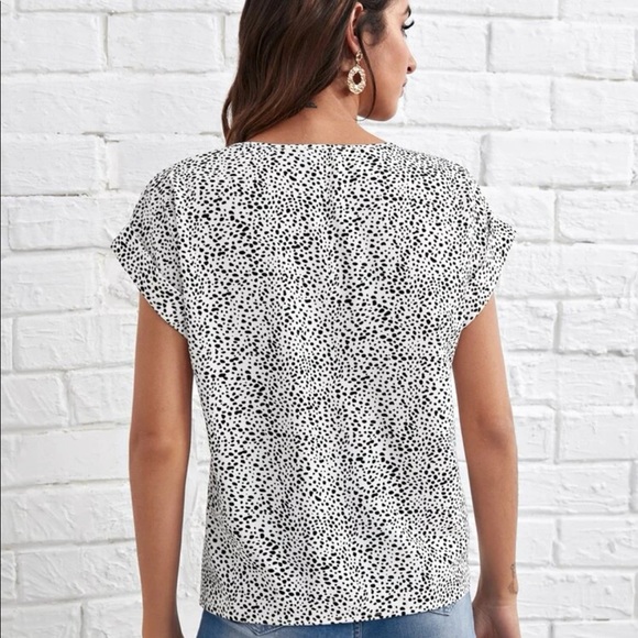 NWT All Over Print Short Sleeve Blouse - Picture 2 of 4